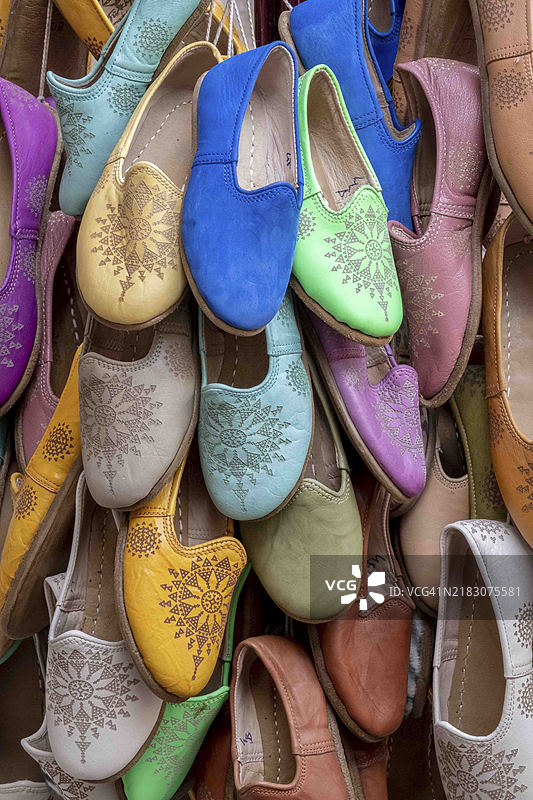 土耳其加济安泰普的传统生皮凉鞋图片素材