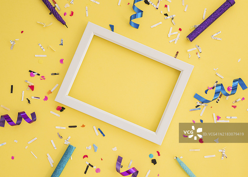 生日彩纸与框架图片素材