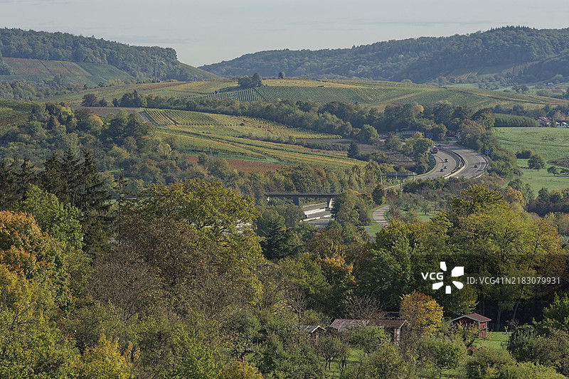 韦因斯贝格高速公路交汇处，俯瞰韦因斯贝格城堡遗址，韦因斯贝格，韦因斯贝格谷，海尔布隆图片素材