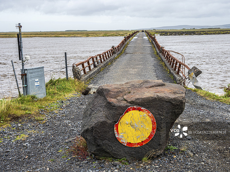 冰岛南海岸，马卡尔弗约特河上环路1号的历史桥梁图片素材