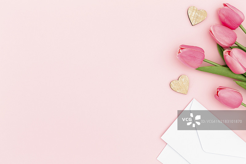 俯视图的郁金香花束，留有空白空间图片素材