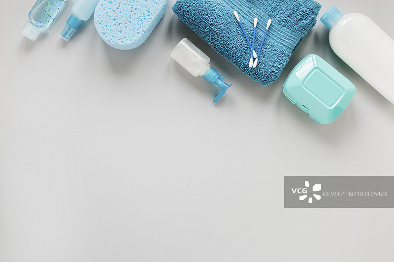 顶部视角的浴室概念，留有空白空间图片素材