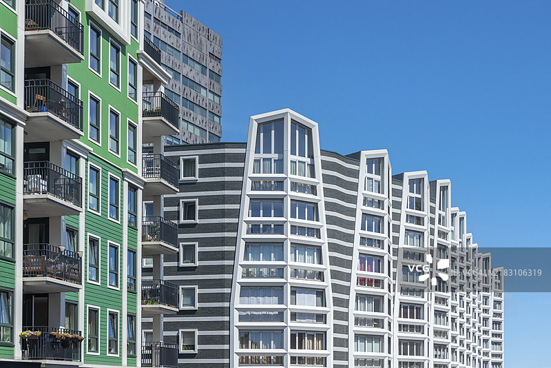 荷兰北荷兰省赞丹市中心安克斯米德广场的现代建筑图片素材