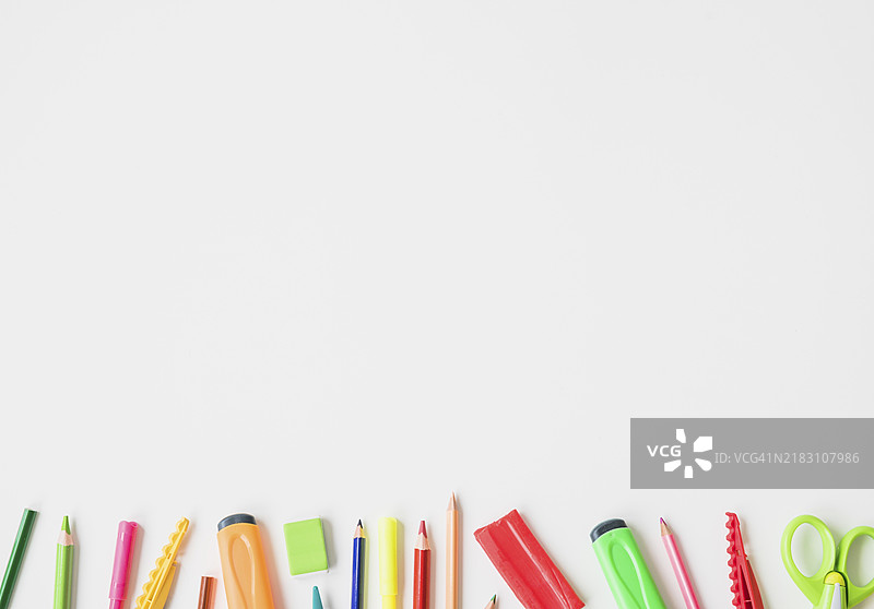 文具配件孤立在白色背景上图片素材