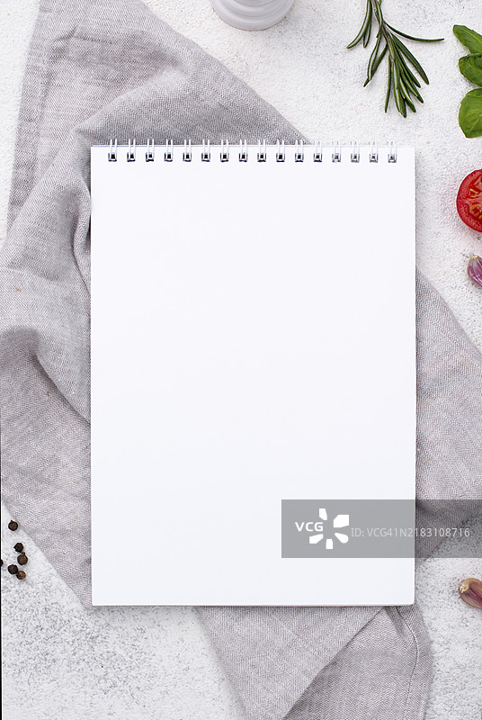 俯视笔记本桌子图片素材