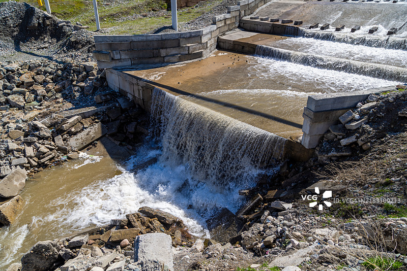 锯齿状块体在级联混凝土溢流渠道中图片素材