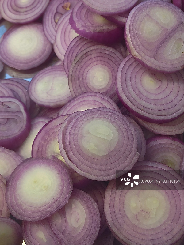 切好的洋葱特写镜头图片素材