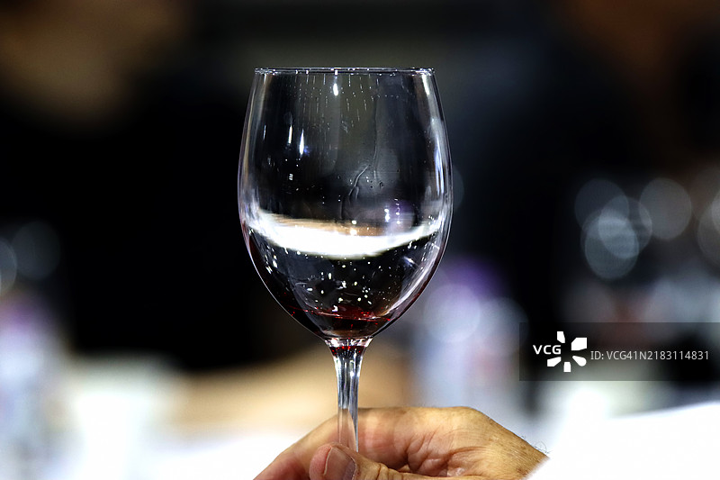 葡萄酒品鉴的酒杯特写图片素材