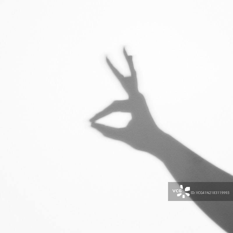 用人手指在白色背景上制作的阴影图片素材