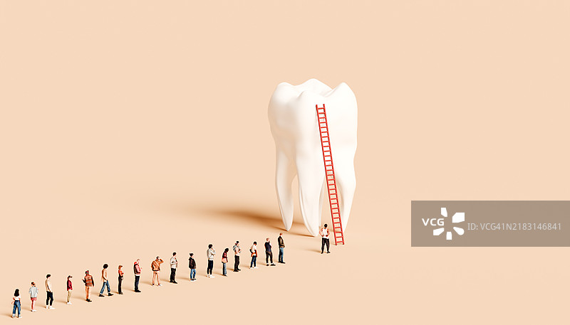 巨大的牙齿旁边有一架梯子和一排人。图片素材