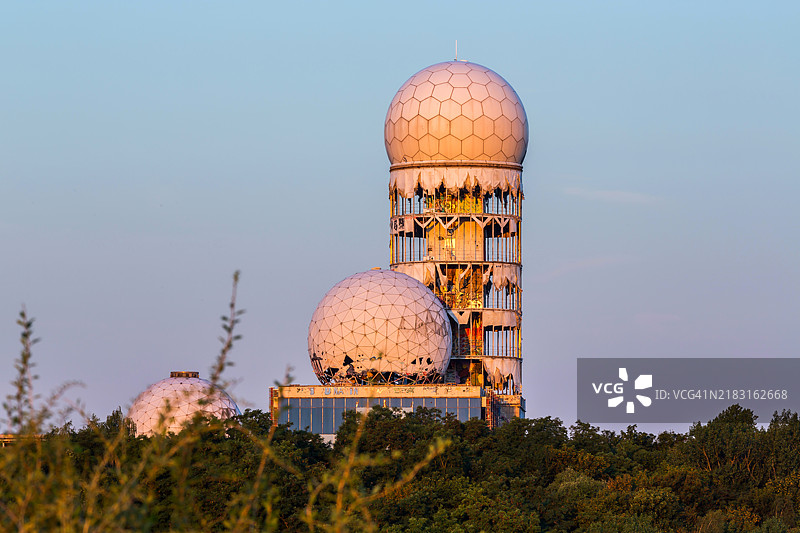 柏林查理滕堡的德福尔斯山（Teufelsberg）前NSA雷达站图片素材