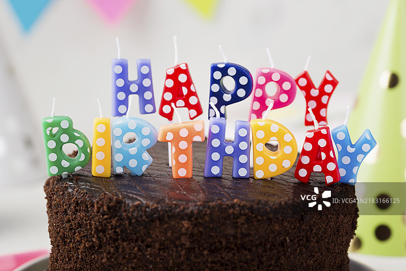 生日巧克力蛋糕蜡烛的组合图片素材