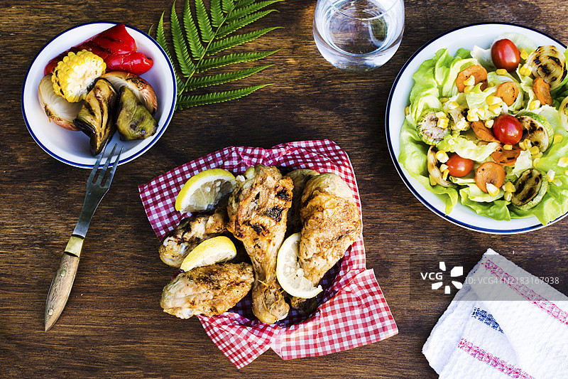 柠檬沙拉烤鸡腿图片素材