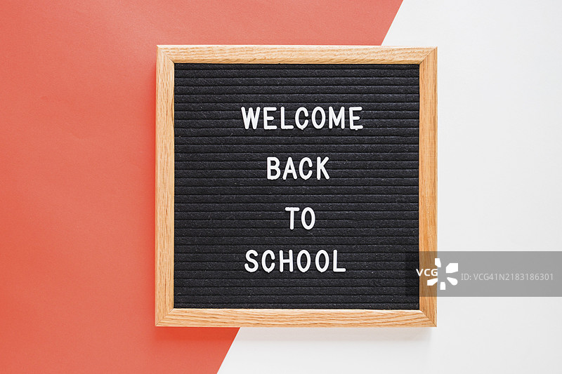 欢迎回到学校的字母板图片素材