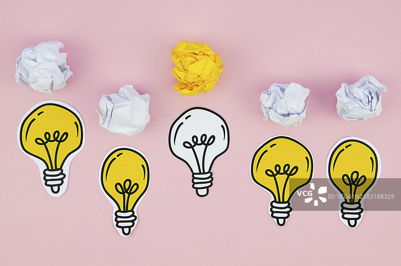 极简风格的灯泡纸张插图图片素材