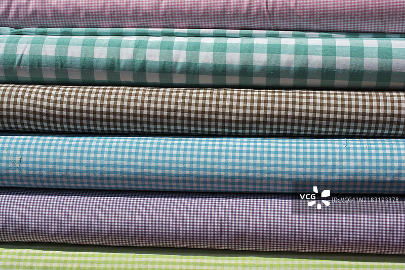 各种颜色和类型的彩色面料示例图片素材