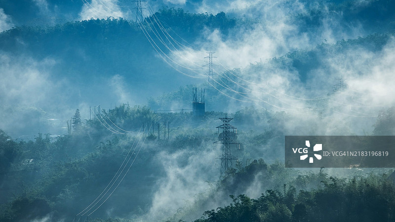 中国山脉，云海，晨雾，中国，亚洲。图片素材