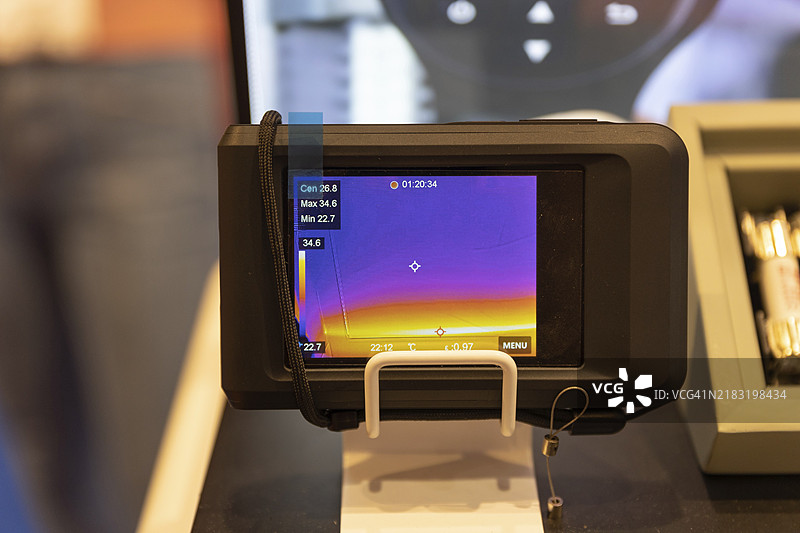 博览会上展示的建筑工业热成像仪。中景拍摄。图片素材