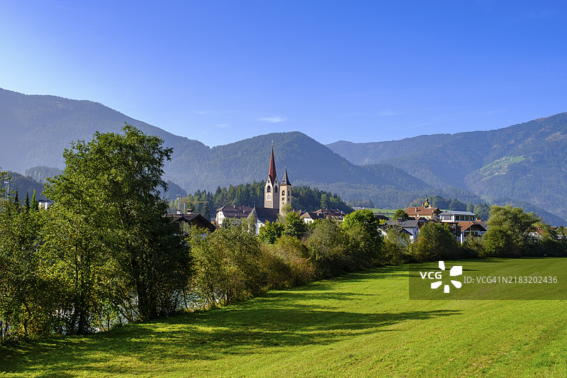 意大利南蒂罗尔普斯特尔塔尔布鲁内克附近的圣洛伦岑图片素材