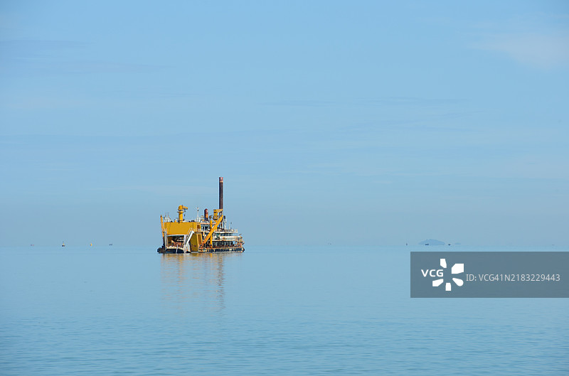 吸入式采砂船图片素材