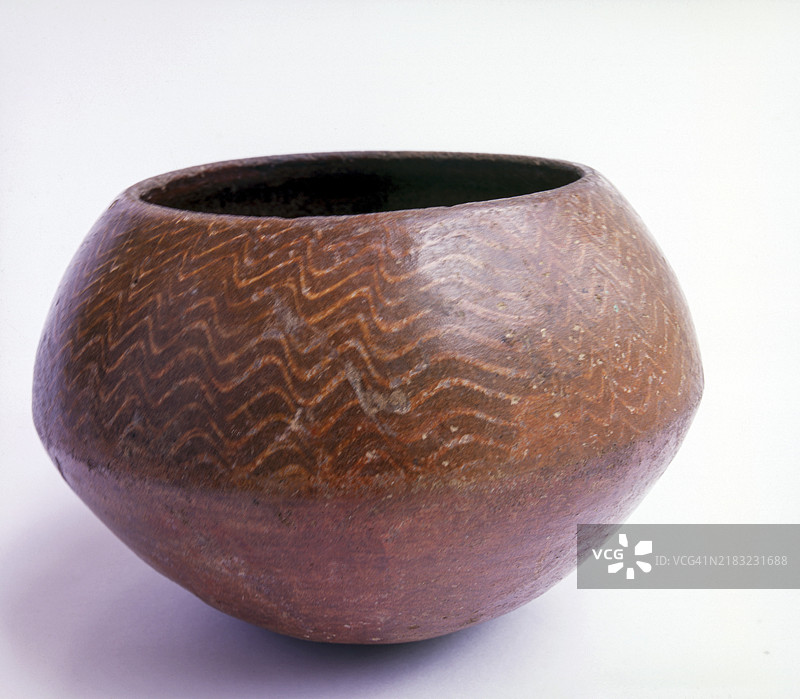 泰米尔纳德邦科杜马纳尔地区的公元前3世纪萨甘姆时代陶土罐，南印度，印度，亚洲图片素材