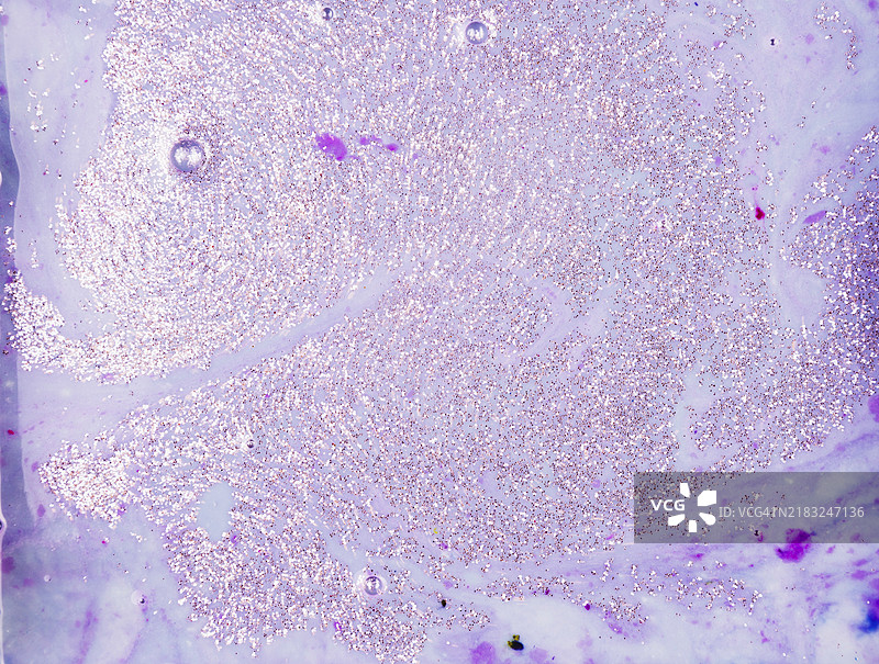 闪亮的亮紫色水面与亮片图片素材