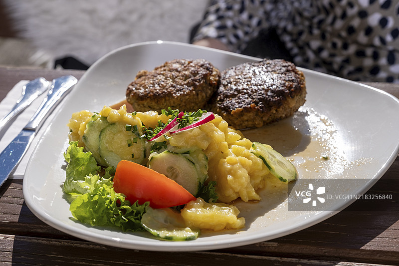 肉丸,食物,Gasthaus Märznhof,Nantesbuch,彭茨贝格,上巴伐利亚,巴伐利亚,德国,欧洲图片素材