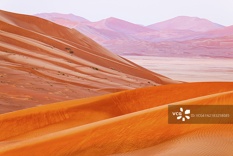 阿曼苏丹国杜法尔省的鲁卜哈利沙漠中风雕刻的沙丘图片素材