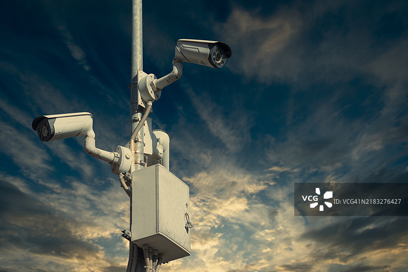 监控摄像头对着天空图片素材