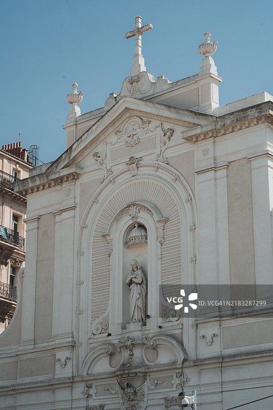 马赛市中心的街景和历史地标图片素材