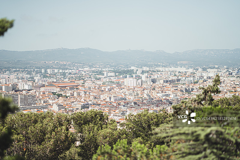 马赛市中心的街景和历史地标图片素材