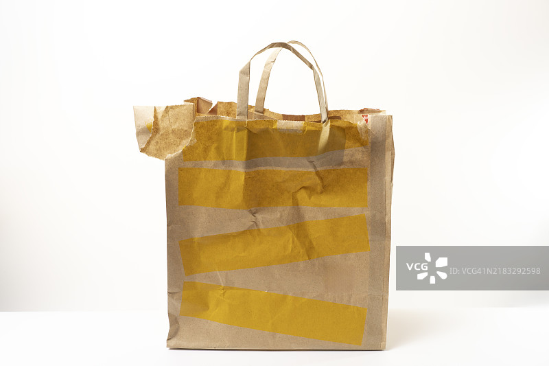 可重复使用的棕色一次性纸袋，已损坏图片素材