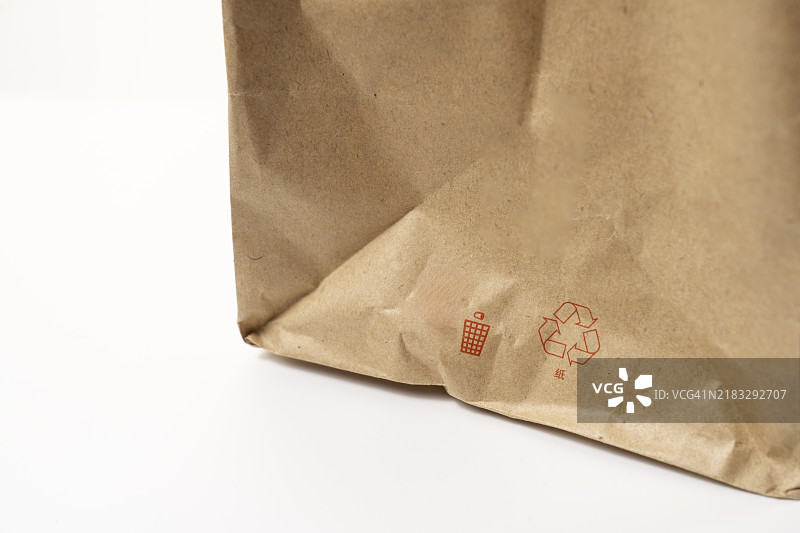 可重复使用的棕色一次性纸袋，已损坏图片素材