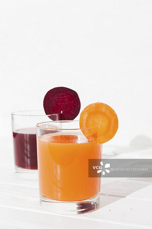 新鲜榨取的蔬菜汁图片素材