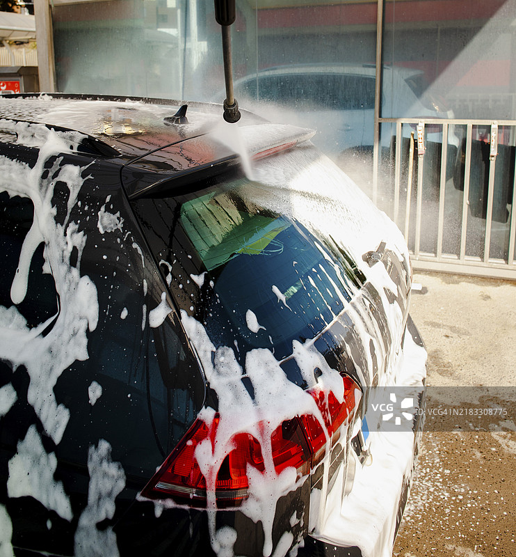 喷水的汽车玩具图片素材