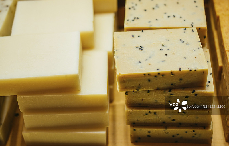 环保的头发和身体去角质肥皂条图片素材