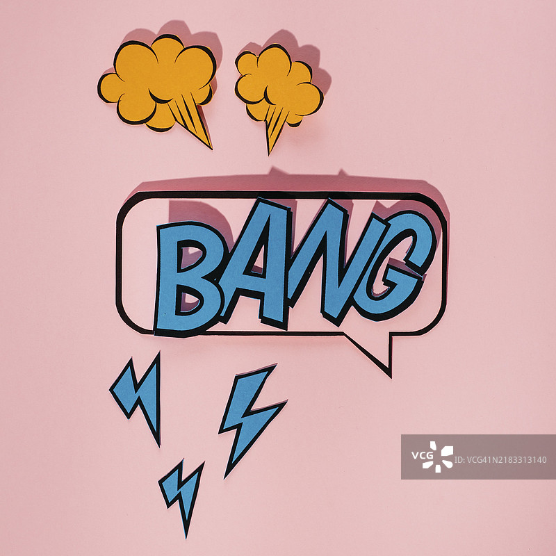 声音效果爆炸图标与粉色背景的对话气泡图片素材