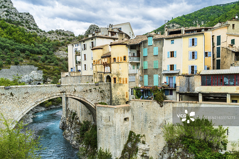 法国阿尔卑斯海岸省的恩特尔沃古老乡村，位于欧洲法国海洋阿尔卑斯山。图片素材
