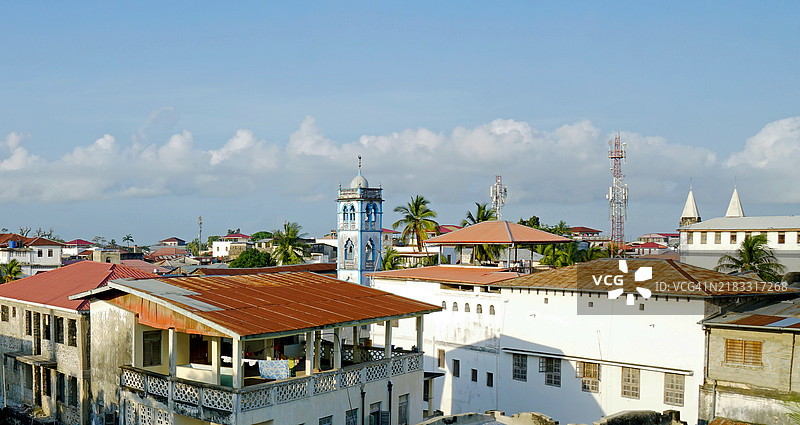 高角度俯瞰城镇建筑与天空的景色图片素材