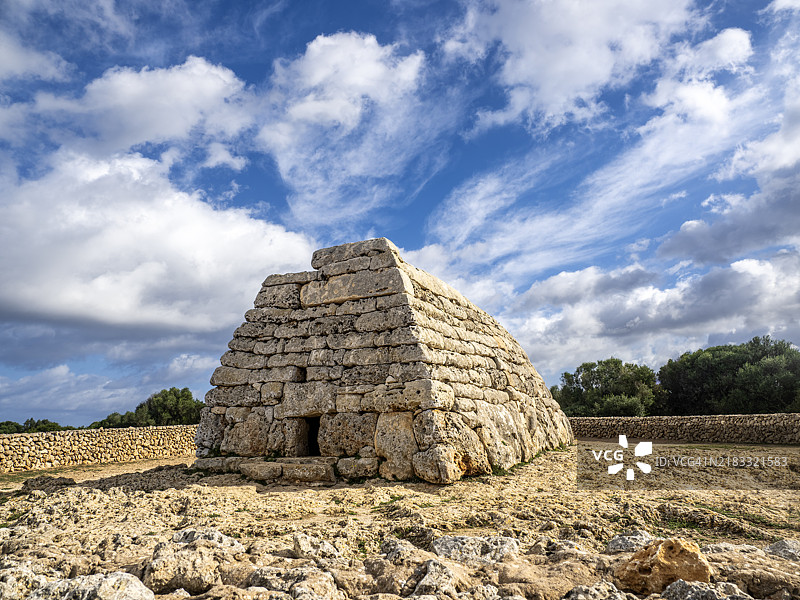 梅诺卡岛上的古代巨石墓室景观，纳维塔·德斯·图东斯。图片素材