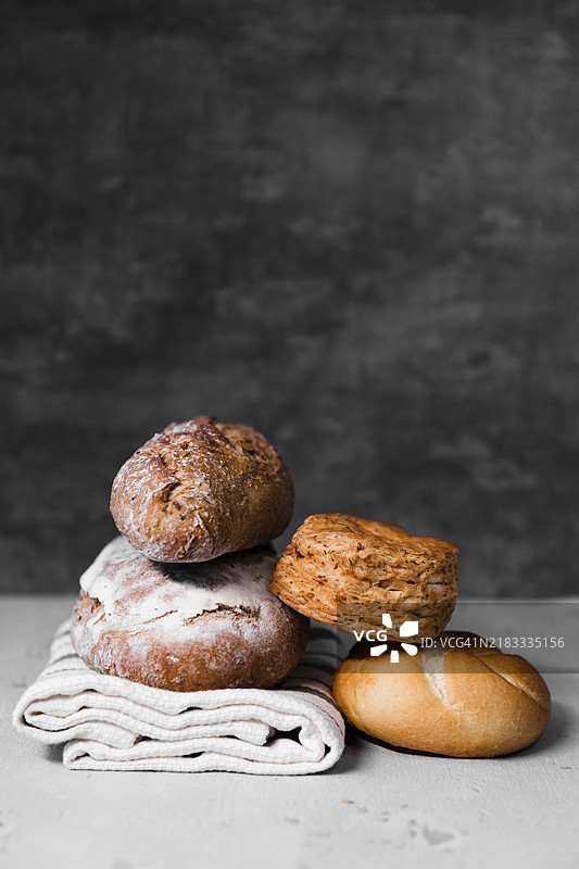 多样的自制面包桌图片素材