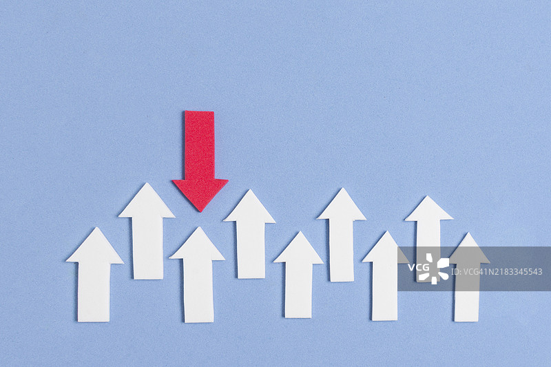 鲜明的红色箭头指向白色箭头图片素材