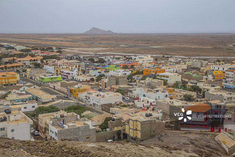埃斯帕尔戈斯的五彩缤纷的房屋，萨尔岛，佛得角图片素材