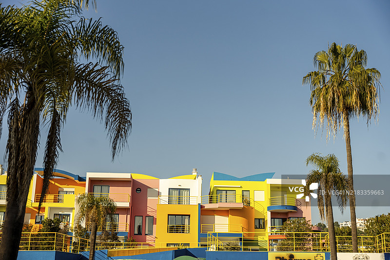 阿尔布费拉港口的五彩缤纷的房屋，阿尔加维，葡萄牙，欧洲图片素材