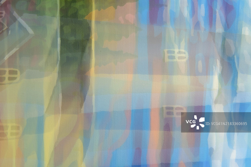 故意模糊的彩色图像，拍摄时相机在长时间曝光中移动。图片素材