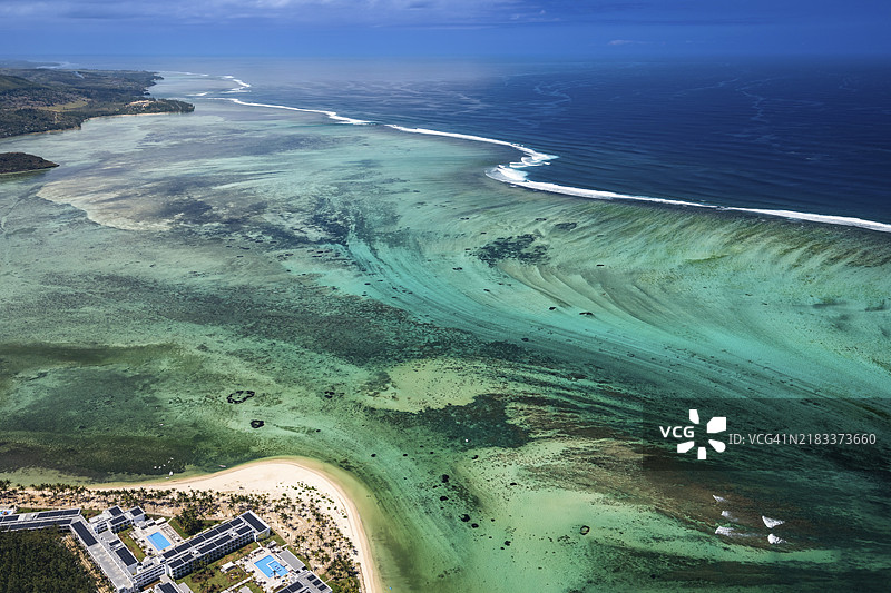 水下瀑布，光学幻觉，自然现象，鸟瞰图，礁石，珊瑚礁，边缘礁，勒莫尔布拉班特，南海岸，印度洋，岛屿，毛里求斯，非洲图片素材