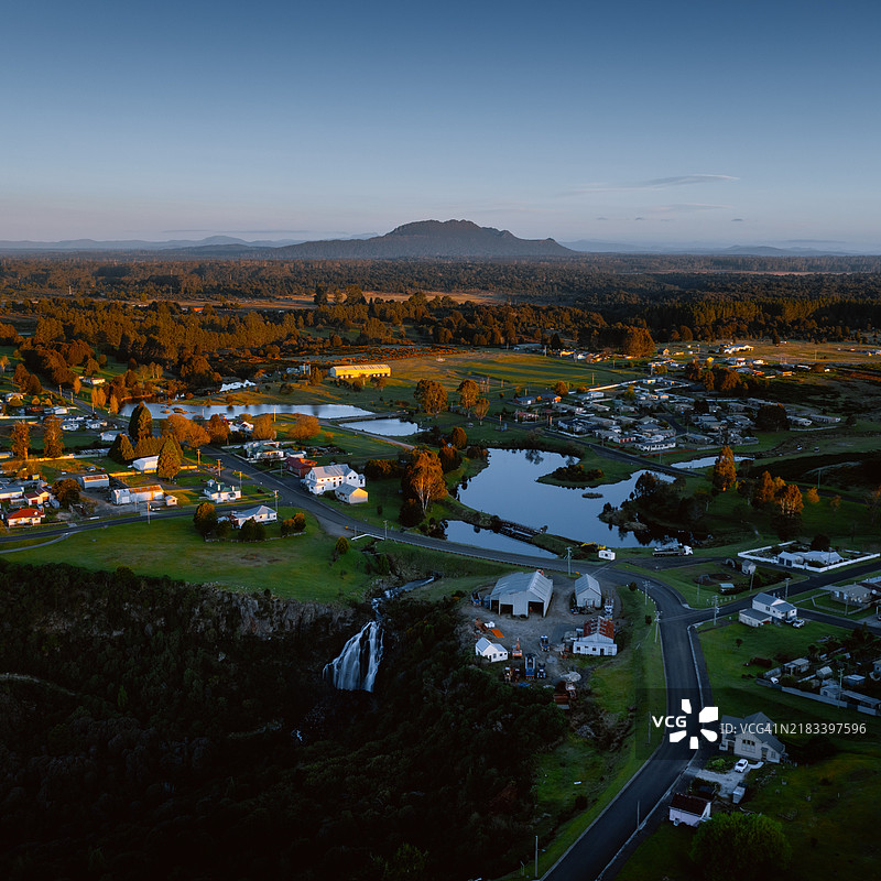 黄昏时分的塔斯马尼亚沃拉塔空中视角图片素材