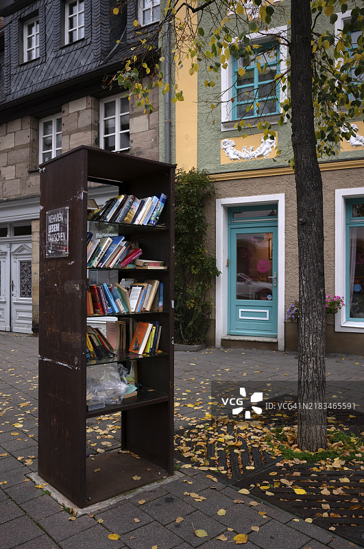 公共书架，借阅图书馆，老城区，菲尔特，弗兰肯，巴伐利亚，德国，欧洲图片素材