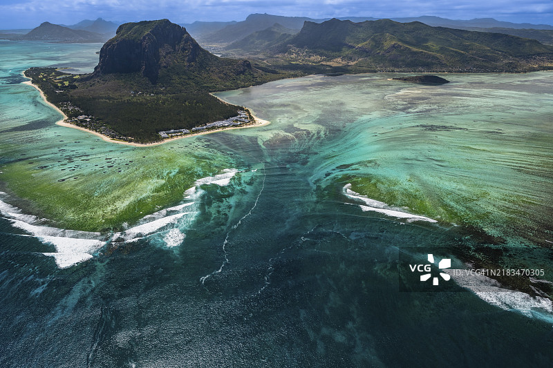 水下瀑布，光学幻觉，自然现象，鸟瞰图，礁石，珊瑚礁，边缘礁，勒莫尔布拉班特，南海岸，印度洋，岛屿，毛里求斯，非洲图片素材