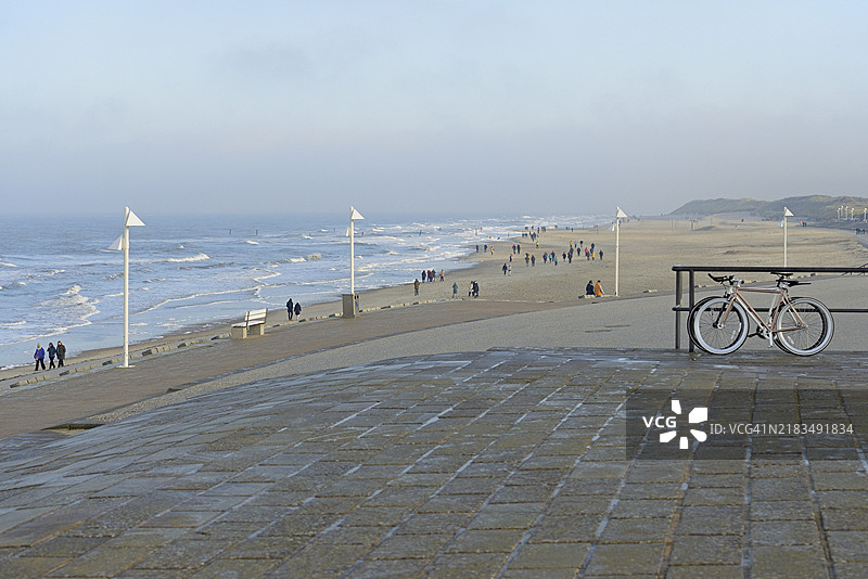 从海滨长廊俯瞰北海的北滩，诺德奈岛，东弗里西亚群岛，下萨克森州，德国，欧洲图片素材
